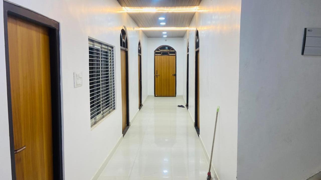 Готель Mandir Saket Bhawan Ayodhya Екстер'єр фото